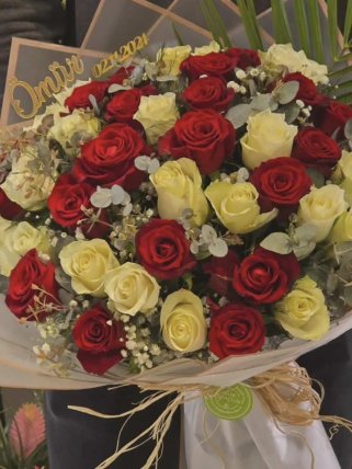 Kırmızı ve Beyaz 41 Gül Buketi