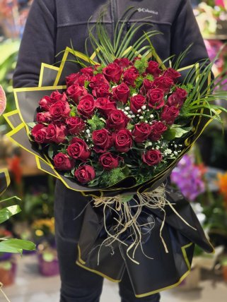 Siyah Süslemeli 41 Kırmızı Gül Buketi