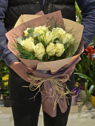 10 İthal Beyaz Gül Buketi