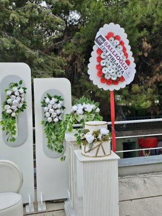 Tekli Yapay Çiçekli Çelenk