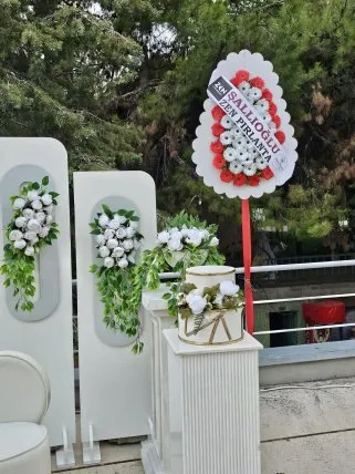 Tekli Yapay Çiçekli Çelenk