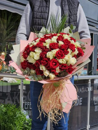 101 Kırmızı Ve Beyaz Güller Buketi, burdur çiçekçi