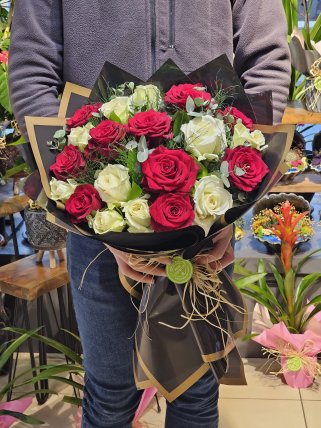 20 Kırmızı ve Beyaz Gül Buketi, burdur çiçekçilik