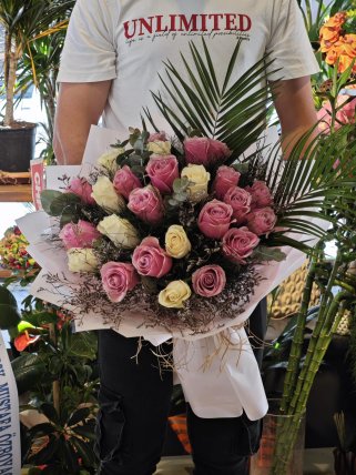 25 Pembe Beyaz Gül Buketi