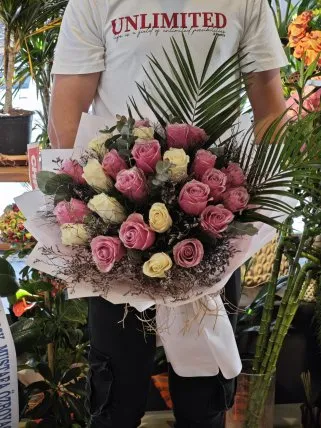 25 Pembe Beyaz Gül Buketi