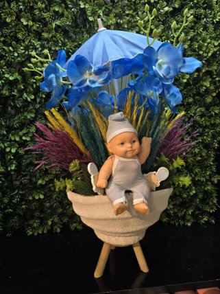 Yapay Çiçekli Erkek Bebek Yeni Doğum Hediyesi 