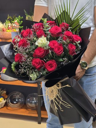 19 Kırmızı 1 Beyaz Gül Buketi