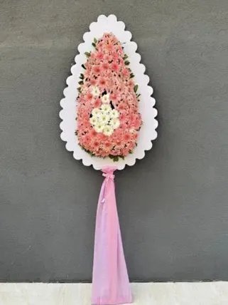 Burdur Çiçekçi: Pembe Gerbera ve Beyaz Desenli Açılış, düğün Çelengi