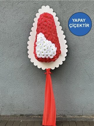 Burdur Çiçekçi: Uzun Ömürlü Yapay Kırmızı Çelenk (Beyaz Motifli)