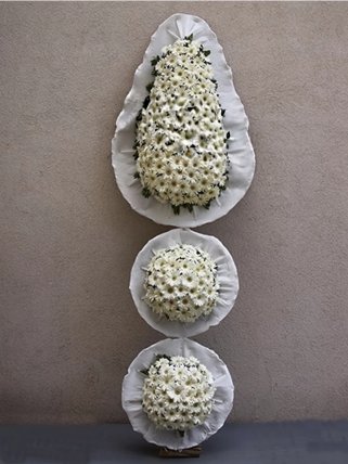 Burdur Çiçekçi: Lüks Üç Katlı Beyaz Papatya Tören Çelengi