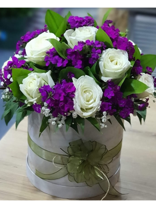 Kutuda Beyaz Güller Aranjmanı