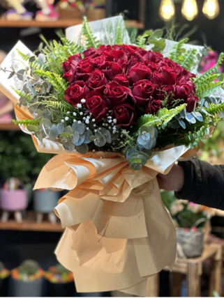 Lüks 41 Kırmızı Gül Buketi