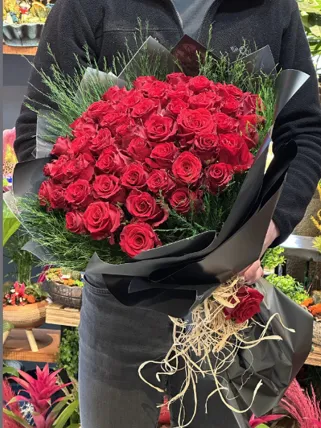 Siyah Ambalajında 41 Kırmızı Güller