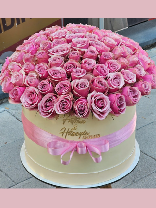 Kutuda 101 Pembe Gül
