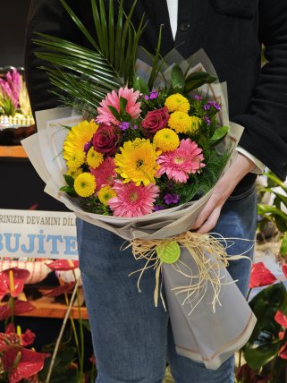 Burdur Renkli Çiçek Buketi
