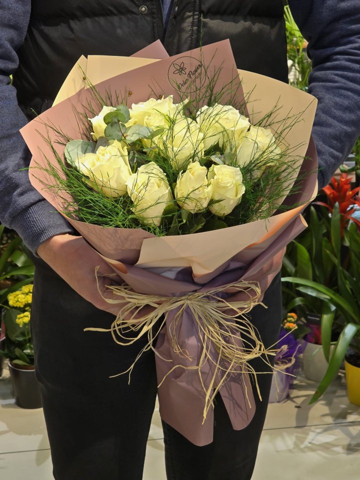 10 İthal Beyaz Gül Buketi