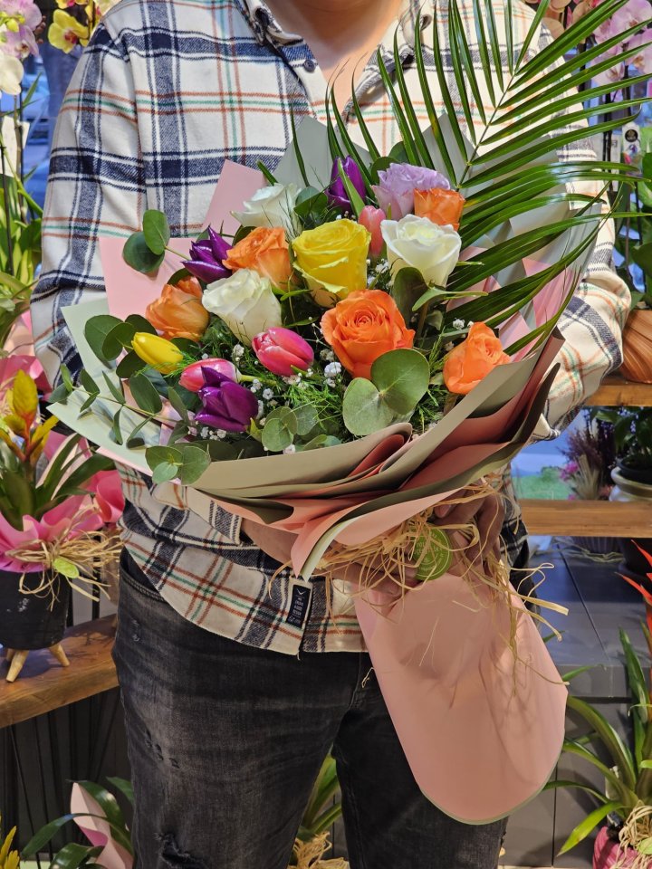 Renkli Güller ve Laleler