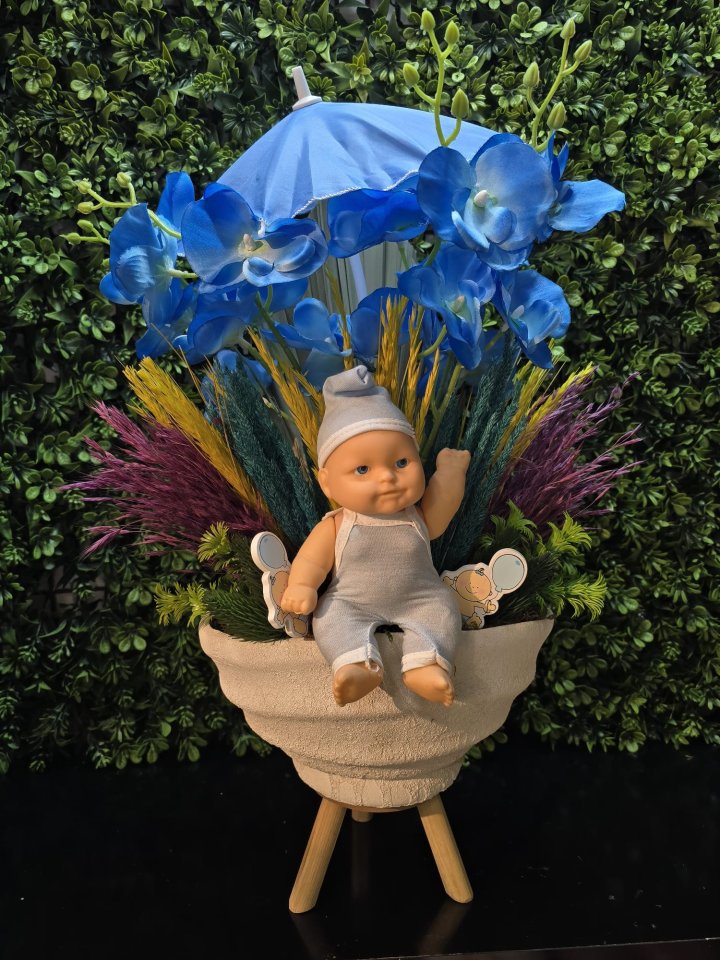 Yapay Çiçekli Erkek Bebek Yeni Doğum Hediyesi 