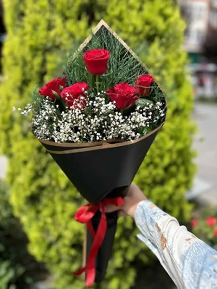 5 Kırmızı Gül Çiçek Buketi