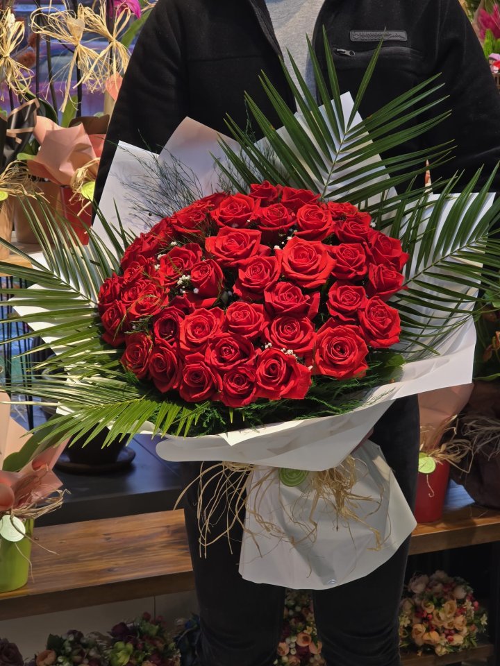 41 Kırmızı Güller Buketi