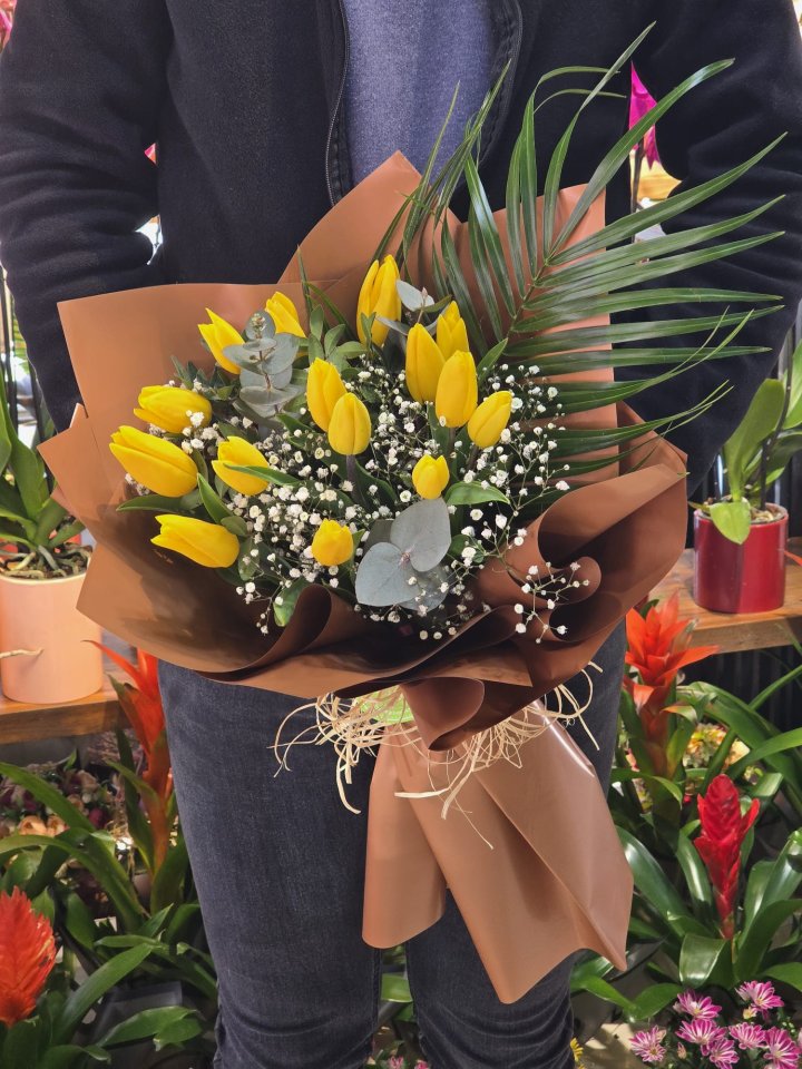 15 Sarı Lale Buketi