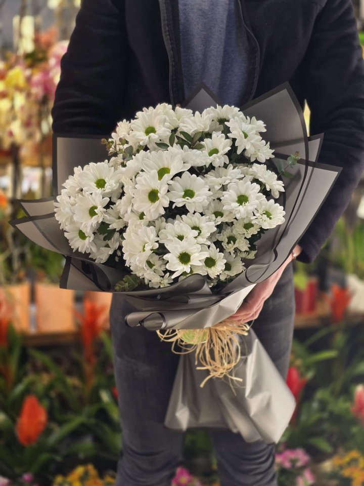 Siyah Ambalajda Beyaz İthal Papatyalar