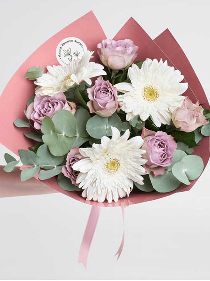 Lila Güller ve Beyaz Papatyalar