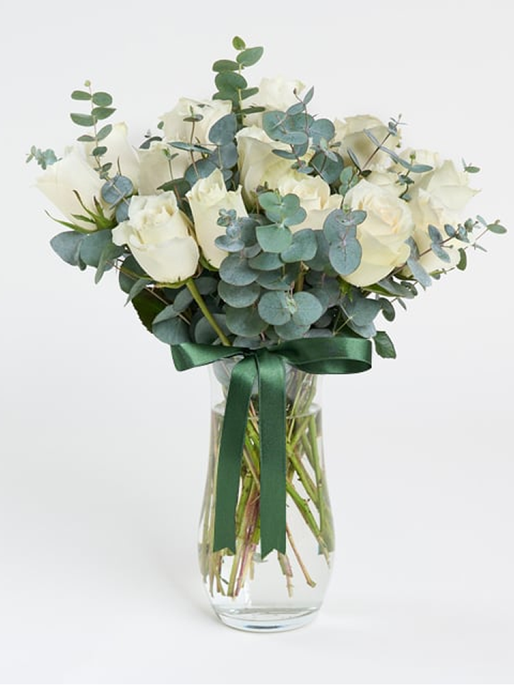 Paşabahçe vazoda 25 Beyaz Gül