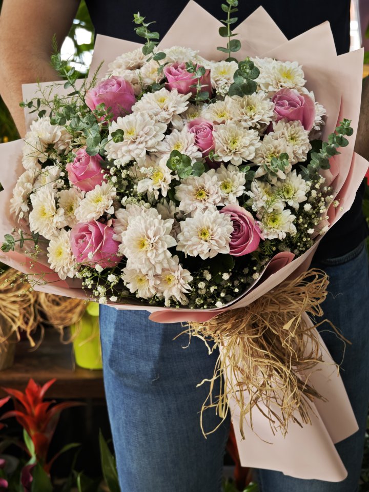 İthal Krizantemler ve Pembe Güller