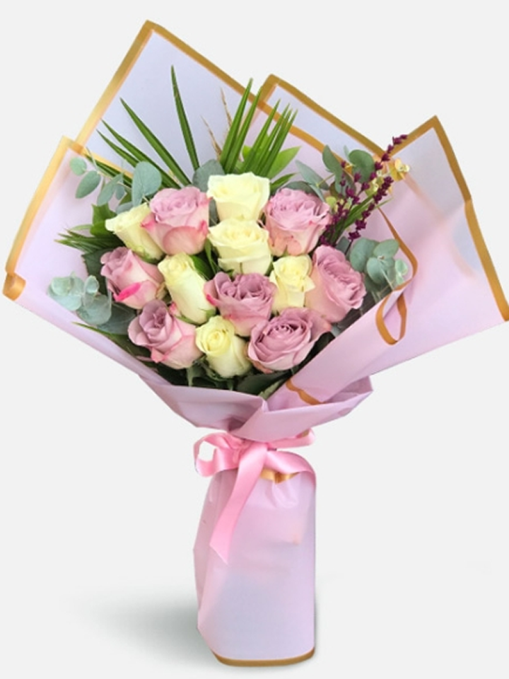 13 Pembe ve Beyaz Gül Buketi