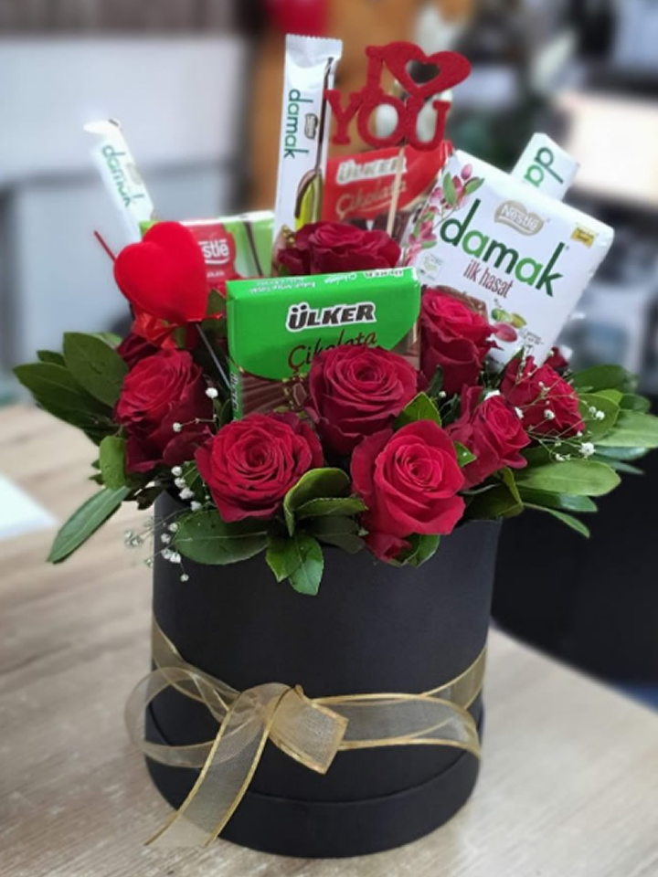 Kutuda Çikolata ve güller