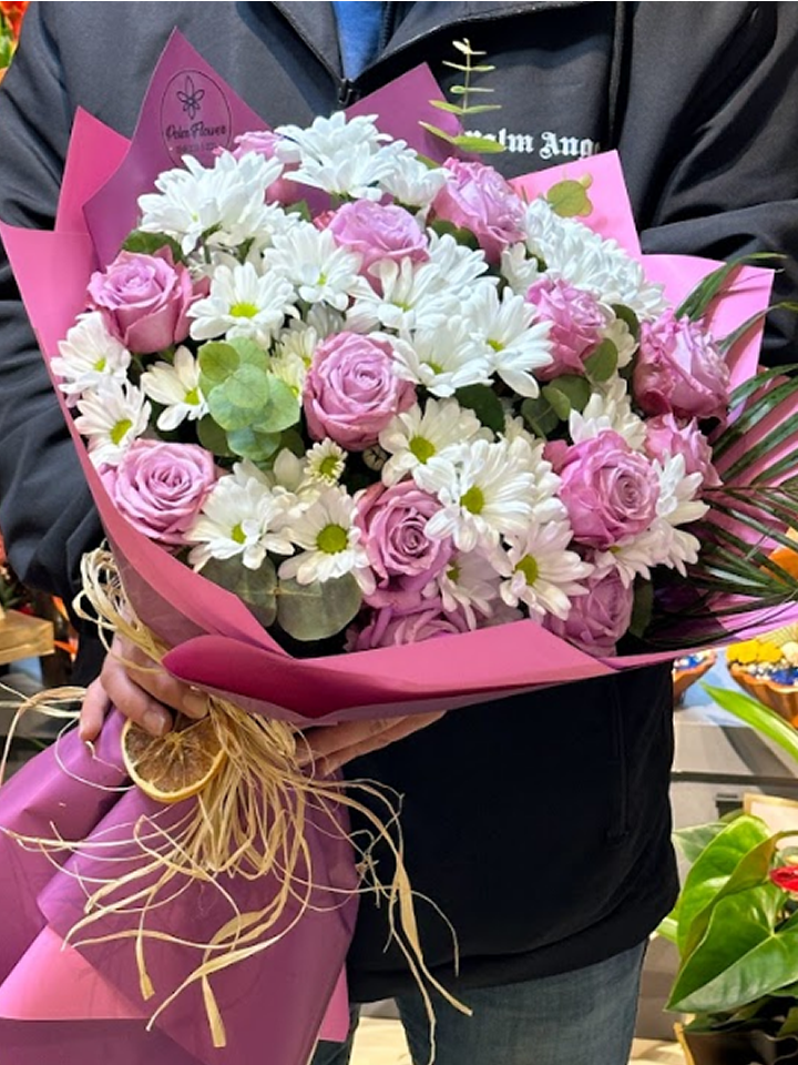 Mor Güller ve Beyaz Papatyalar