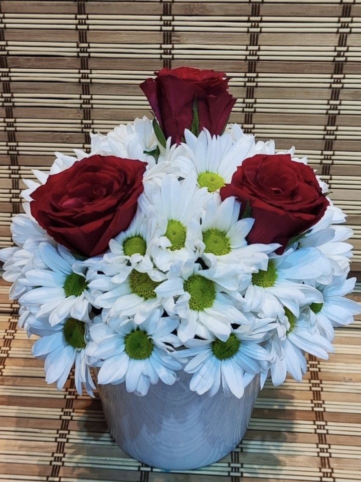 Seramik Vazoda Papatya 3 Gül