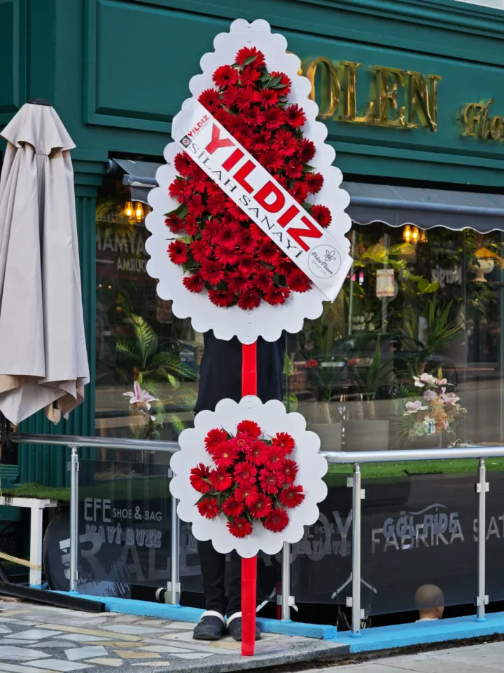 Burdur Çiçekçi: Çift Katlı Kırmızı Gerbera Düğün ve Açılış Çelengi
