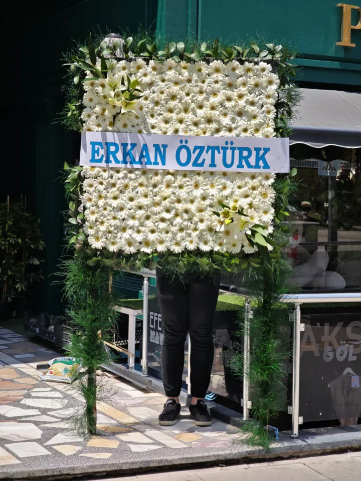 Beyaz Gerberalar Pano Çelenk Modeli