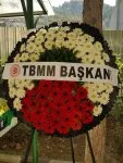Çiçekçi - Kırmızı Beyaz Cenaze Çelengi