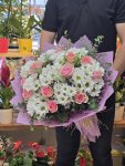 Çiçekçi - 11 Pembe Güller ve Beyaz Papatyalar