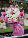 Çiçekçi - 7 Pembe gül ve Beyaz Papatyalar Buketi